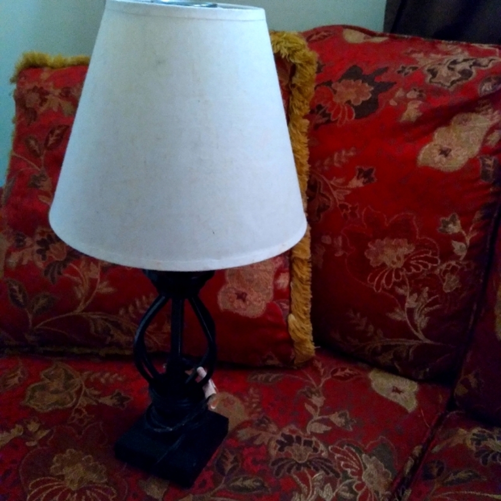 Bluetooth speaker lamp